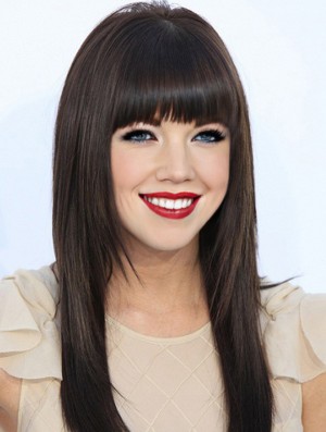 Cheveux humains Carly Rae Jepsen perruques couleur noire 100% attachée à la main avec une frange